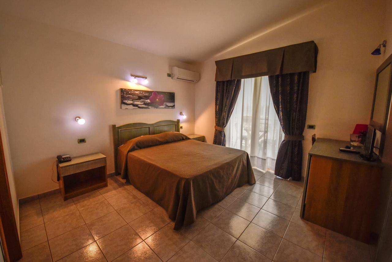 Hotel La Villa Corigliano Calabro Exteriör bild