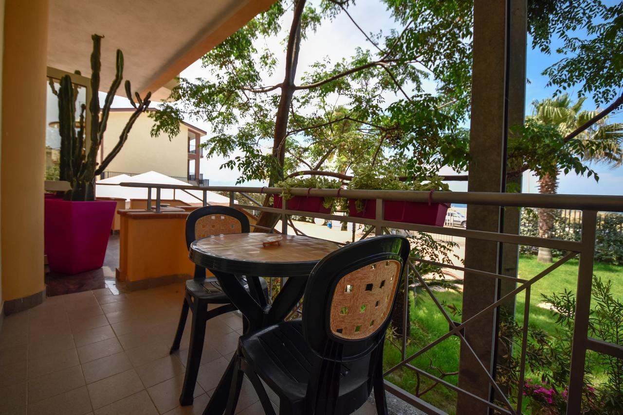 Hotel La Villa Corigliano Calabro Exteriör bild